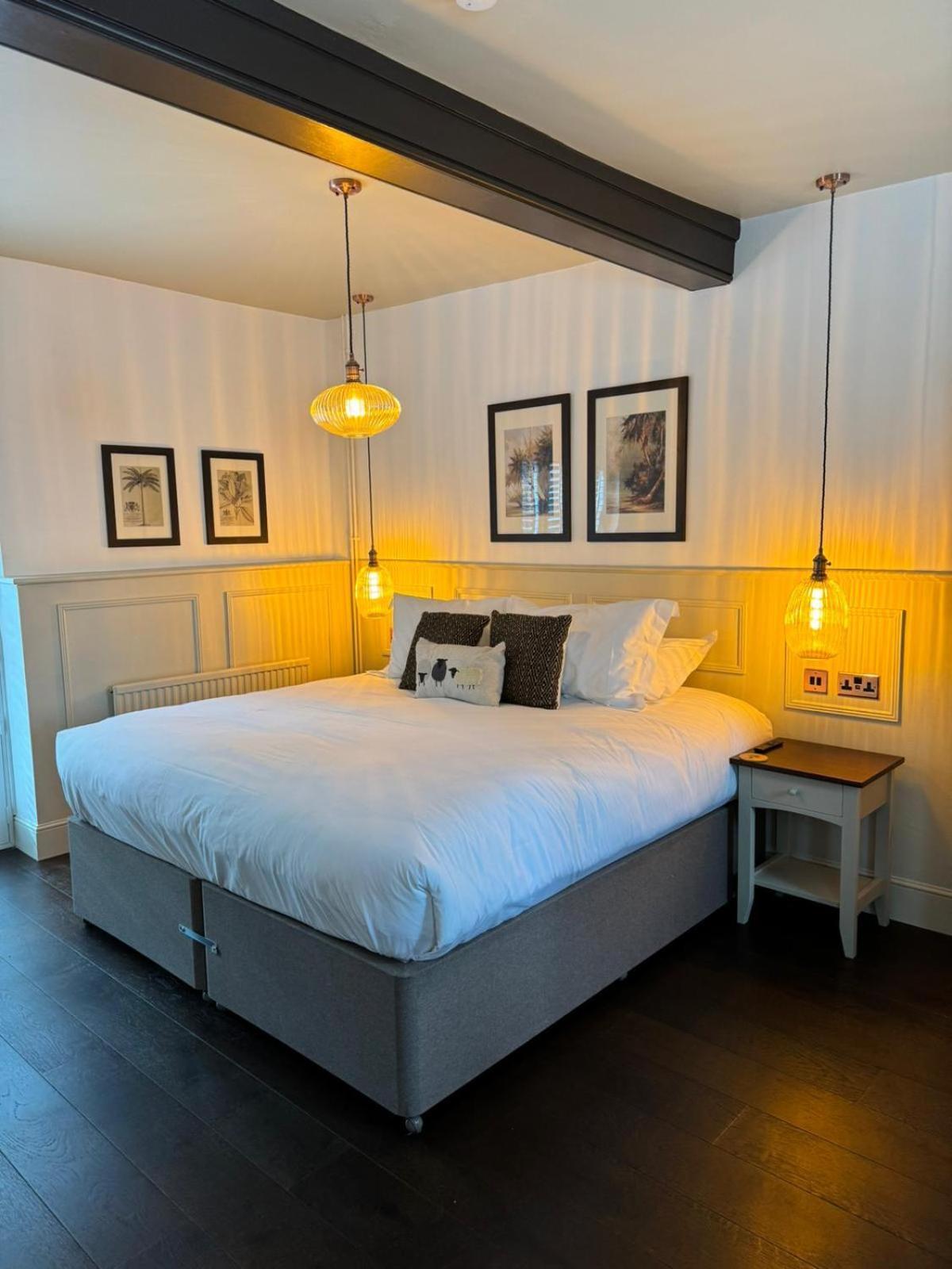 Woolpack 4*