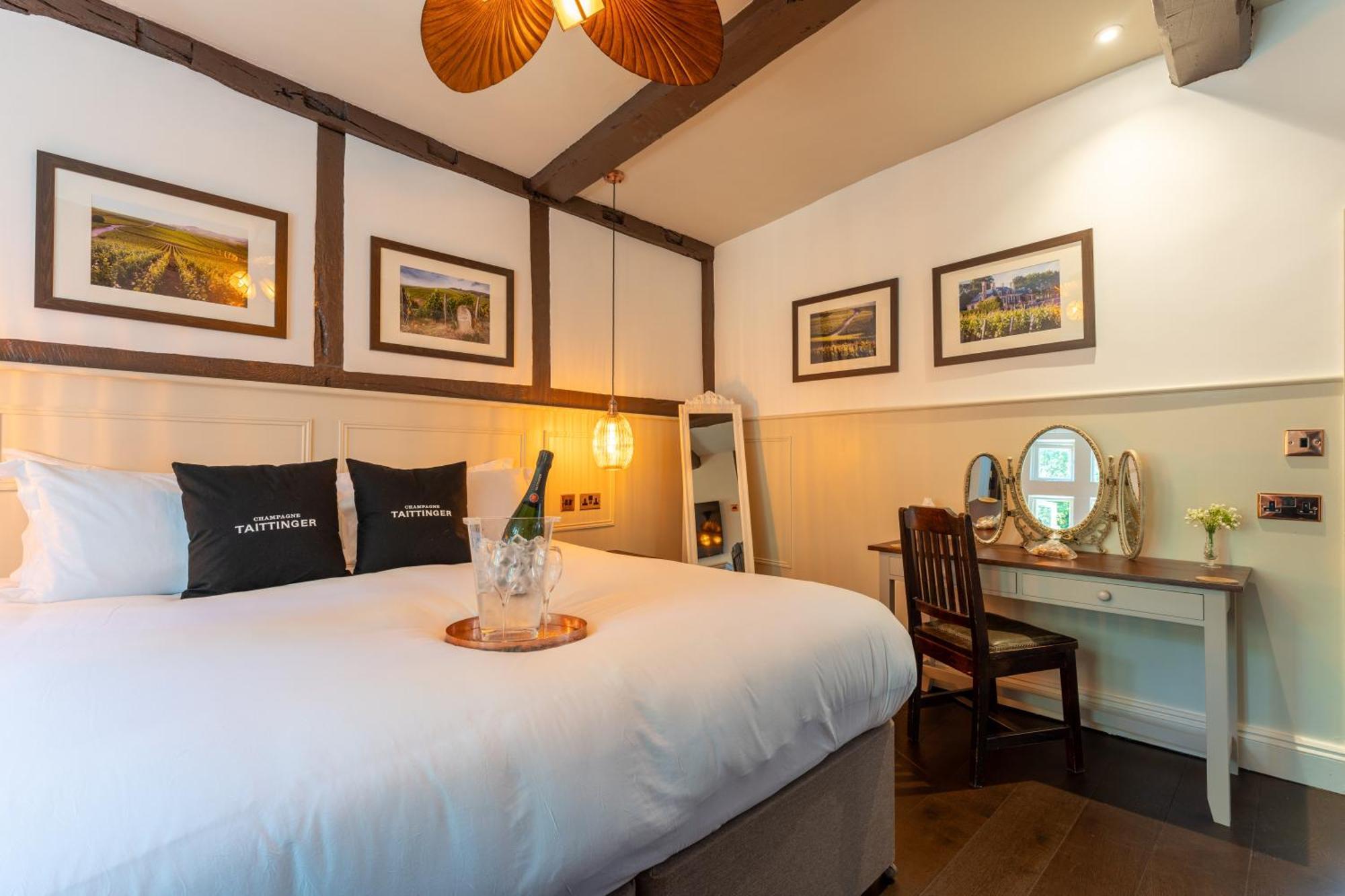 Woolpack 4*